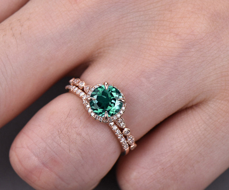 1.3 ct round cut emerald engagement ring set rose gold 14K/18K halo moissanite curved wedding band macthing stacking promise ring bridal set