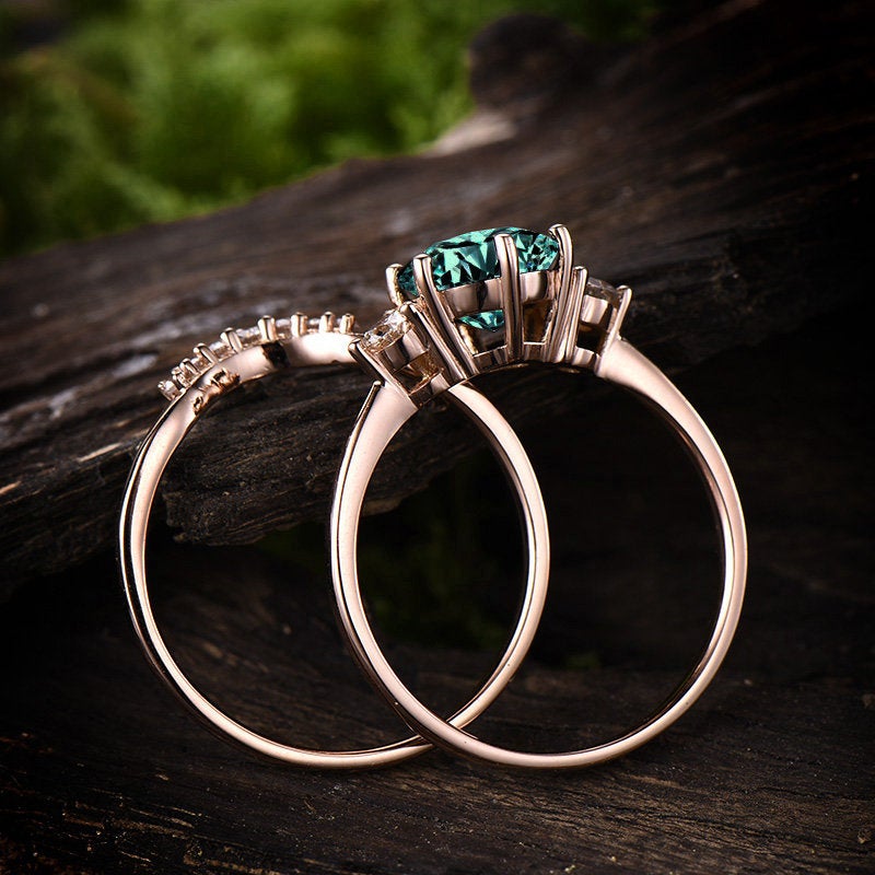 Three stone emerald engagement ring set rose gold 14K/18K emerald ring vintage may birthstone ring moissanite wedding ring bridal ring set