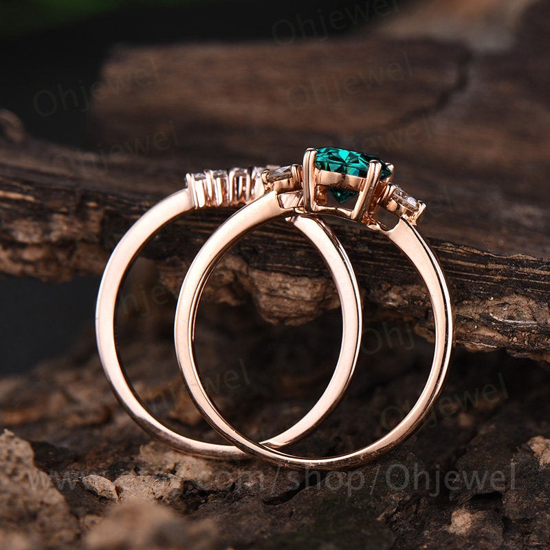 Three stone emerald engagement ring set rose gold 14K 18K 2pcs emerald ring vintage may birthstone moissanite crown wedding bridal ring set