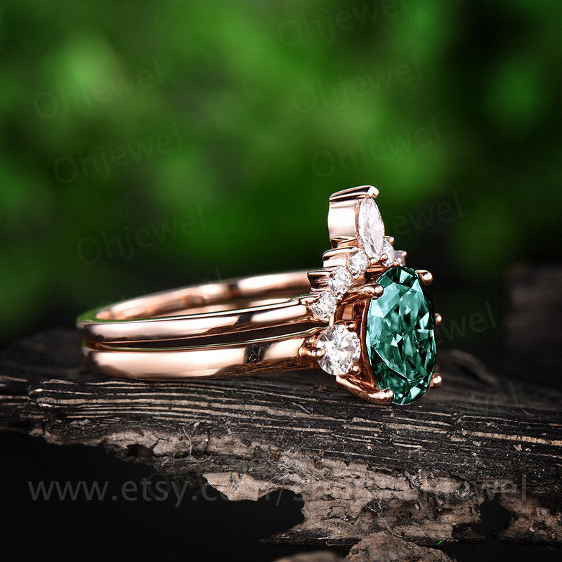Three stone emerald engagement ring set rose gold 14K 18K 2pcs emerald ring vintage may birthstone moissanite crown wedding bridal ring set