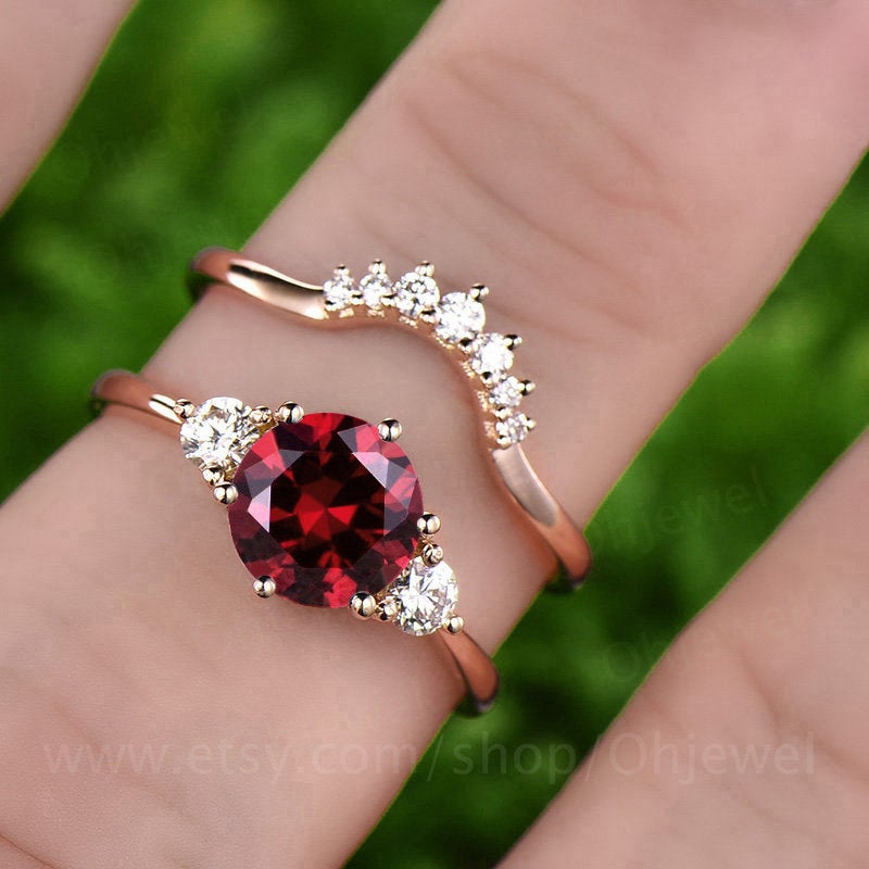 Three stone moissanite ring red garnet engagement ring set rose gold 10k/14K/18K garnet ring vintage crown matching wedding bridal ring set