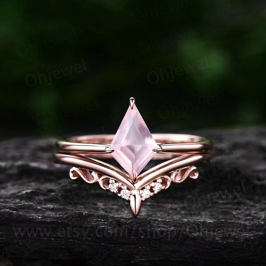 Kite cut rose quartz ring for women vintage unique solitaire rose quartz engagement ring set 14k rose gold silver moissanite bridal ring set