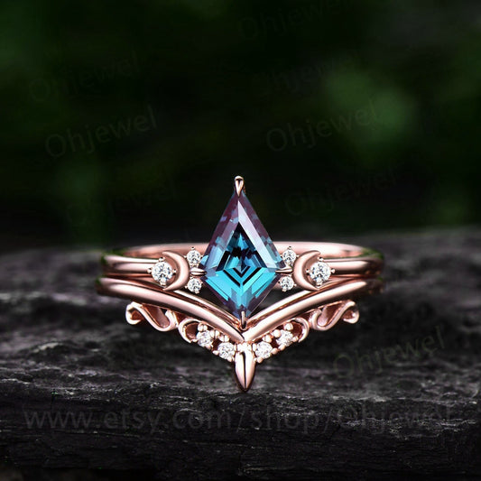 Vintage kite cut Alexandrite engagement ring set 14k rose gold moon ring set cluster moissanite ring women antique rings unique bridal set
