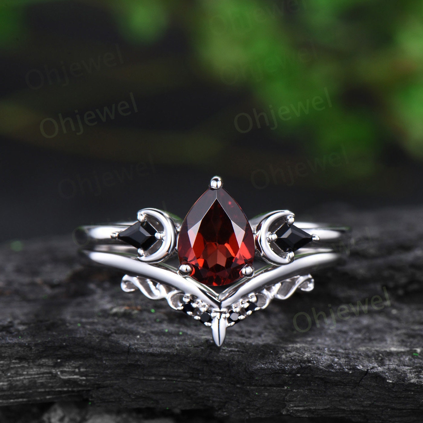 Pear shaped red garnet ring vintage three stone kite black spinel moon ring set white gold unique engagement ring antique bridal set women
