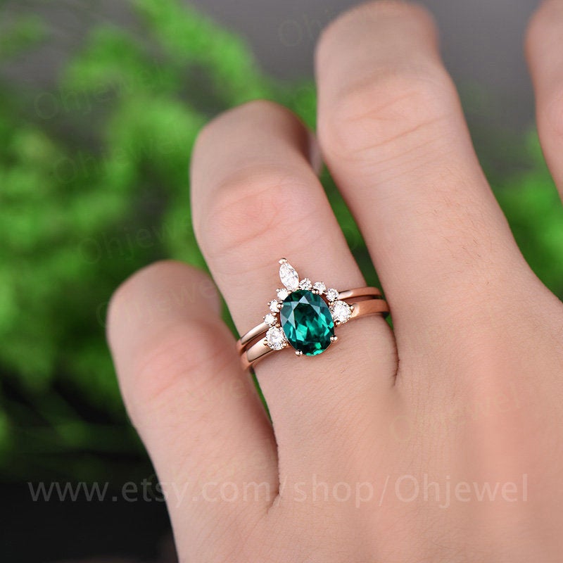 Three stone emerald engagement ring set rose gold 14K 18K 2pcs emerald ring vintage may birthstone moissanite crown wedding bridal ring set
