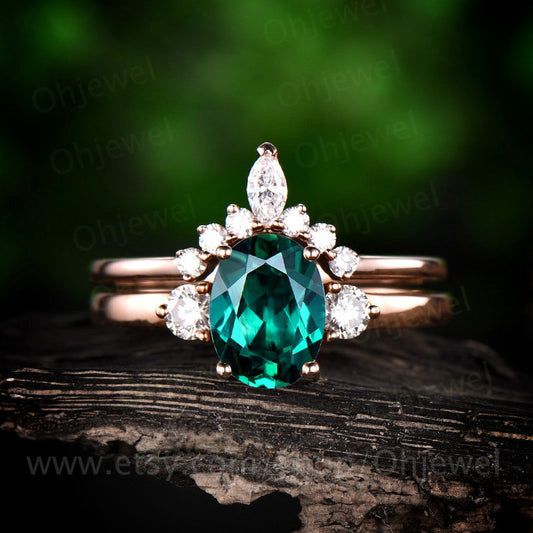 Three stone emerald engagement ring set rose gold 14K 18K 2pcs emerald ring vintage may birthstone moissanite crown wedding bridal ring set
