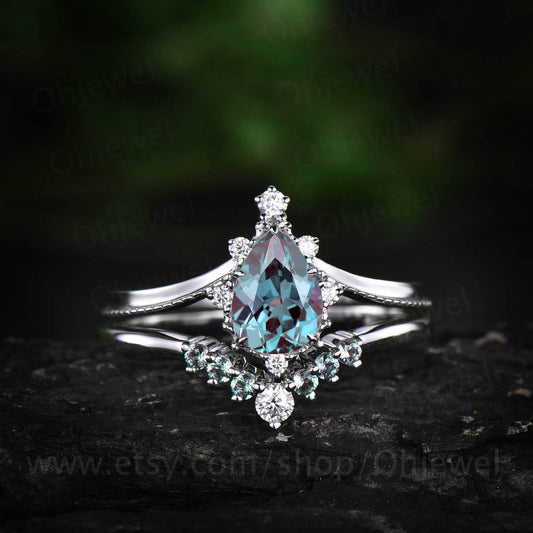 Color change alexandrite ring set 2pcs pear alexandrite engagement ring set white gold unique vintage moissanite ring anniversary gift