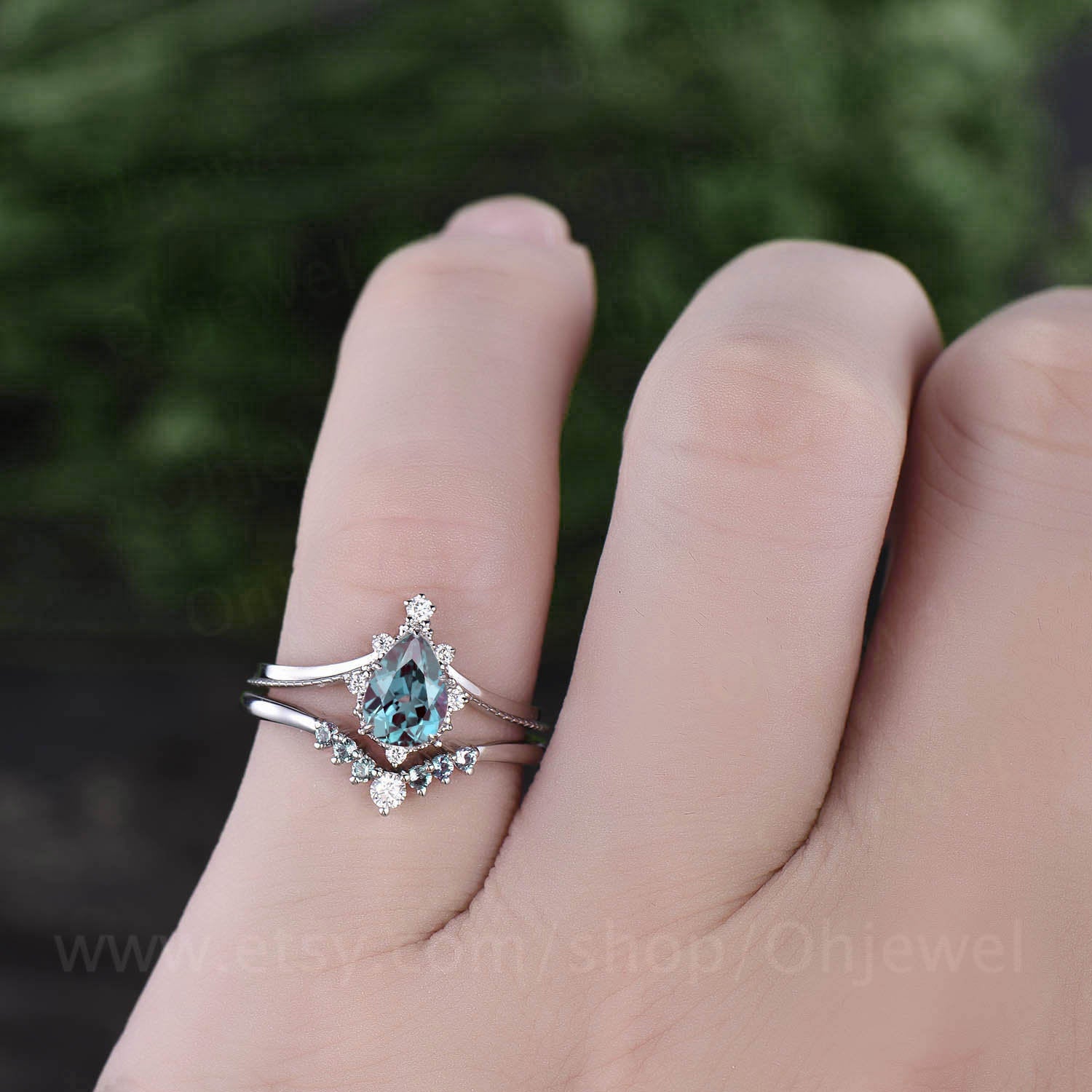 Dainty on sale Pear Shaped Alexandrite Ring Pear cut Alexandrite Engagement Ring Minimalist Ring Gemstone Ring Bridal Ring Statement Ring for Women