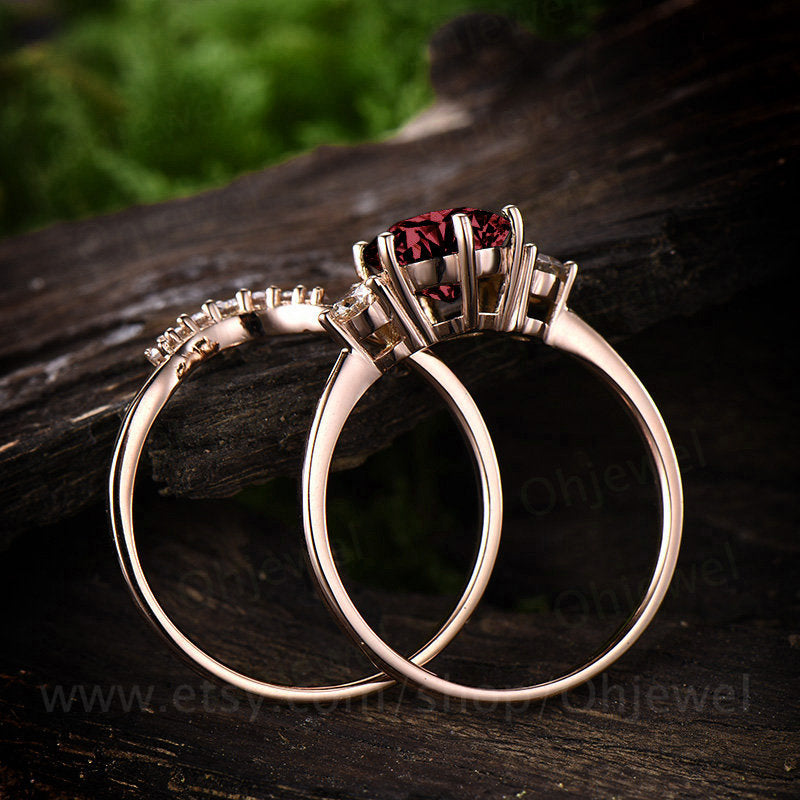 Three stone moissanite ring red garnet engagement ring set rose gold 10k/14K/18K garnet ring vintage crown matching wedding bridal ring set