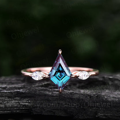 Vintage kite cut Alexandrite engagement ring set rose gold three stone marquise cut moissanite ring unique anniversary ring set for women