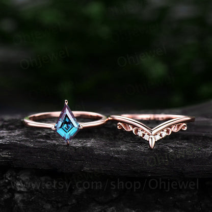 Vintage kite shaped Alexandrite engagement ring set rose gold dainty solitaire unique engagement ring moissanite bridal ring set for women