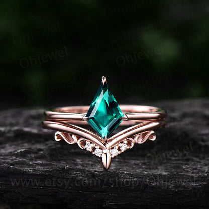 Vintage green emerald engagement ring set 14k rose gold kite cut ring unique wedding ring set solitaire ring moon moissanite ring women