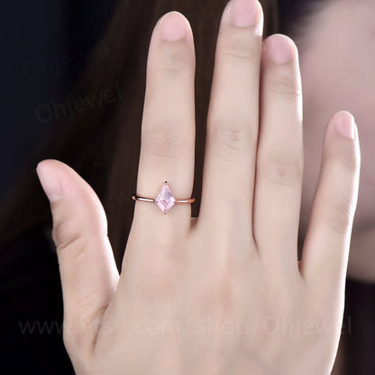 Kite cut rose quartz ring for women vintage unique solitaire rose quartz engagement ring set 14k rose gold silver moissanite bridal ring set