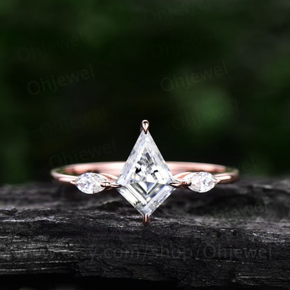 Kite cut moissanite engagement ring set 14k rose gold vintage unique three stone engagement ring marquise cut diamond wedding ring for women