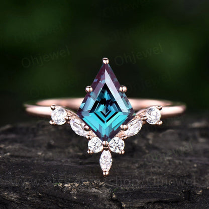 7x10mm kite cut Alexandrite engagement ring set solid 14k rose gold art deco V shaped diamond ring unique promise wedding ring set for women