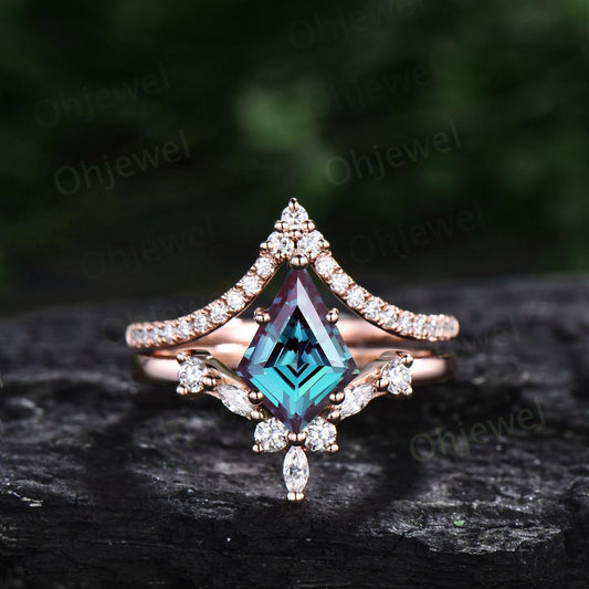 7x10mm kite cut Alexandrite engagement ring set solid 14k rose gold art deco V shaped diamond ring unique promise wedding ring set for women