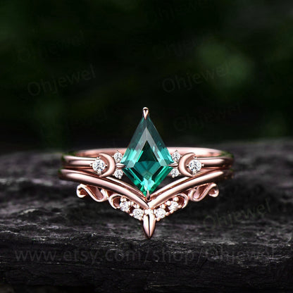 Vintage kite cut green emerald engagement ring set 14k rose gold moon ring set cluster moissanite ring women antique rings unique bridal set