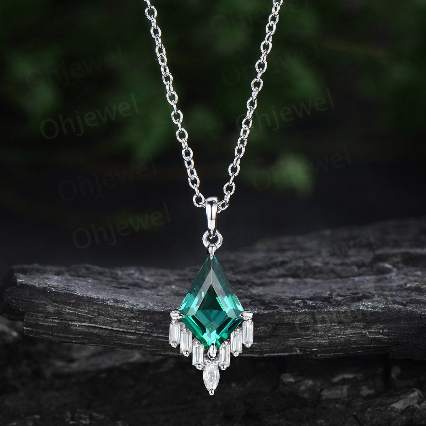 Unique kite cut green emerald necklace solid 14k rose gold May birthstone vintage baguette moissanite necklace pendant women gemstone gift